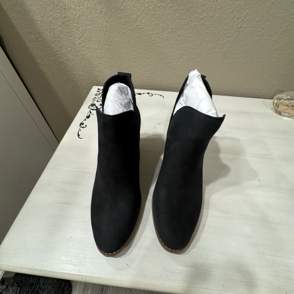 *BRAND NEW Toms genuine leather Black Ankle Booties